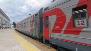 Отправление 2ЭС4К-057 с поездом№547М Москва-Сухум со станции Сочи 22.08.2017