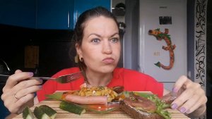 МУКБАНГ ЖАРЕНАЯ КАРТОШКА/СОСИСКИ/БУТЕРБРОДЫ С РЫБКОЙ/MUKBANG HALK FAMILY ЕДА