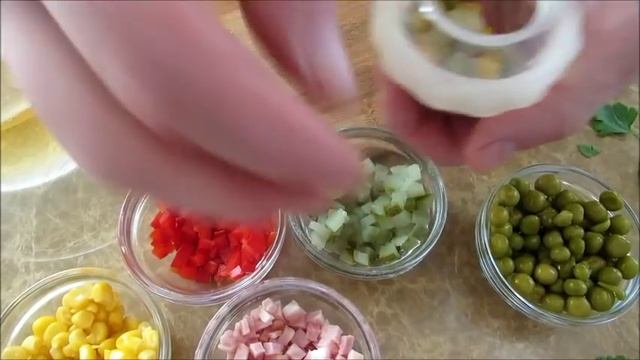 ПОТРЯСАЮЩАЯ ЗАКУСКА К ПРАЗДНИКУ! ШЕДЕВР НА КУХНЕ - ЗАЛИВНОЕ В ЯЙЦАХ! смотреть онлайн