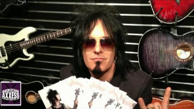BackstageAxxess interviews Nikki Sixx at the 2013 NAMM expo. смотреть онлайн