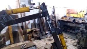 Самодельный мини экскаватор погрузчик бортоповоротный установка стрелы 6