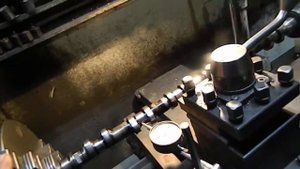 Правка распредвала БМВ на токарном станке