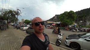 Краби, Тайланд. Пляж Ао Нанг. Тайская уличная еда.