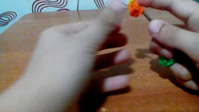 Как плести клевер из резинок??? смотреть онлайн