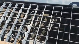 Бетоносмесительный ковш для трактора МТЗ - обзор работы с бетоносмесительным ковшом на МТЗ - КИИТ