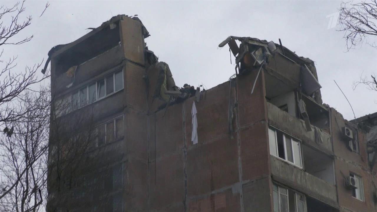 Один человек погиб, четверо пострадали после попадания украинского снаряда в дом в Донецке