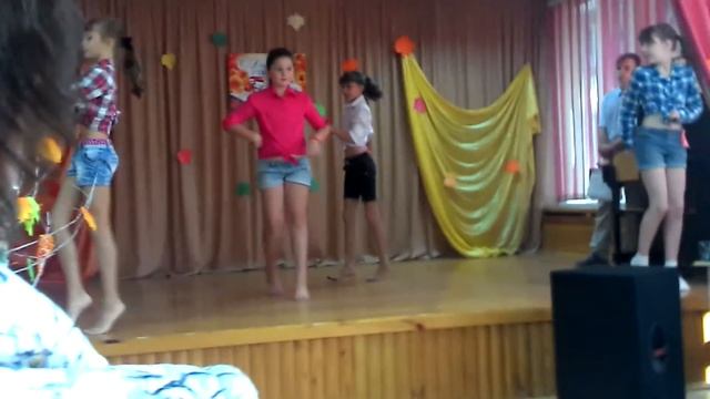 Девочки 5 класс танцуют на день учителя с. Шумейка смотреть онлайн