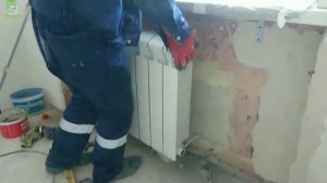 Установка биметаллического радиатор.