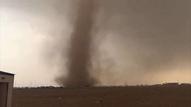 751 Катар. Смерчи. Город Эль-Хаур. 23 ноября 2016. смотреть онлайн