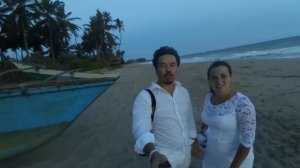 Пляж Шри Ланки в октябре.