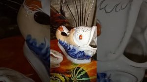 Коллекция фарфоровых статуэток.