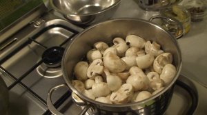 Ароматные маринованные шампиньоны по-домашнему. Простой и быстрый рецепт без лишних ингредиентов.