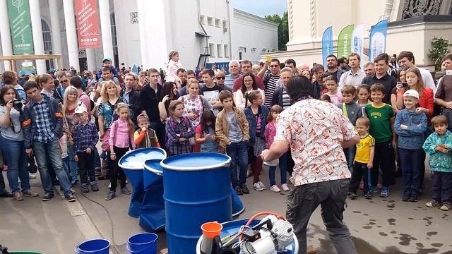 Как смять бочку одной рукой смотреть онлайн