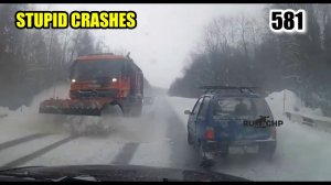 Stupid driving mistakes 581 (March 2021 English subtitles)