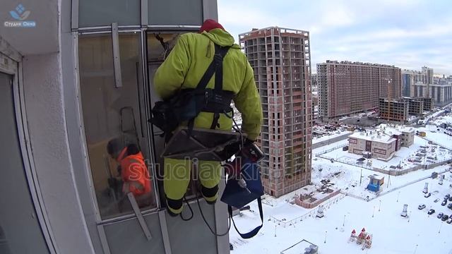 Замена холодного остекления на теплое методом промышленного альпинизма смотреть онлайн