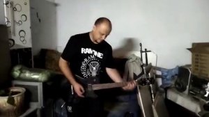 Успенская, по полюшку. И я за ней с гитарой)
