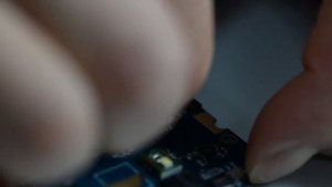 The video for how to remove or insert a SIM/TF card  of CUBOT King Kong