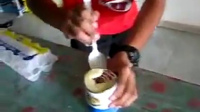 Как открыть банку сгущёнки ЛОЖКОЙ смотреть онлайн
