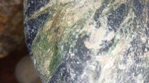 Нефрит? Кошачий глаз? Актинолит? Северный Кавказ.