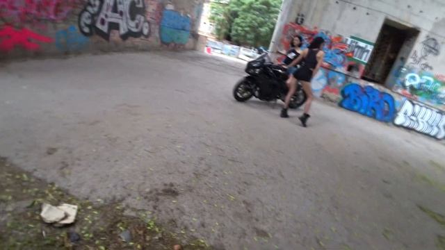 Красотки на спортбайке фотосессия смотреть онлайн