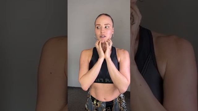 Как вернуть молодость области вокруг глаз? смотреть онлайн