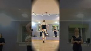 Кизомба Женский Стиль Урок. Вращение бёдрами и шаг. Разбор движений.