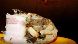 Грудинка, запеченная с шалфеем при низкой температуре