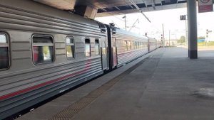 ЭП2К - 188 со скорым поездом №377Я Лабытнанги - С. Петербург прибывает на Ладожский вокзал
