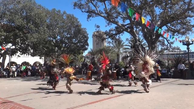 Indios en la Plaza Olvera, LA/ Танец Мексиканких индейцев на площади Олвера, Лос Анджелес смотреть онлайн