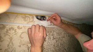 Вскрыли натяжной потолок и чтобы отремонтировать проводку.Оплавленные контакты.