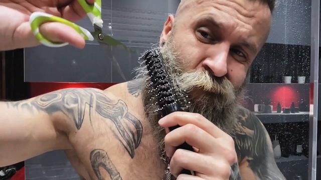 Doppelgänger Beard Struggle Routine Bathroom Fun смотреть онлайн