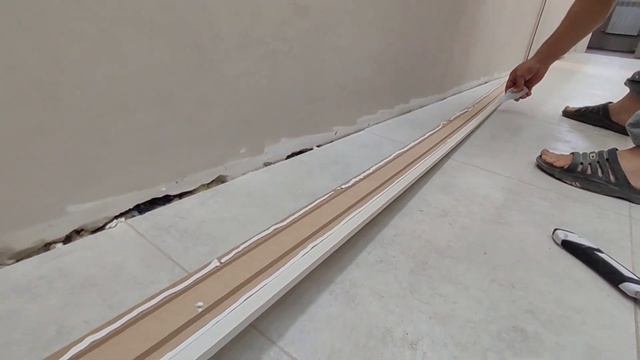 Монтаж плинтуса МДФ на жидкие гвозди и Клей Двухкомпонентный смотреть онлайн