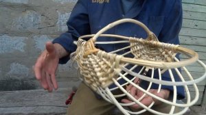 Плету корзину из черёмухи.