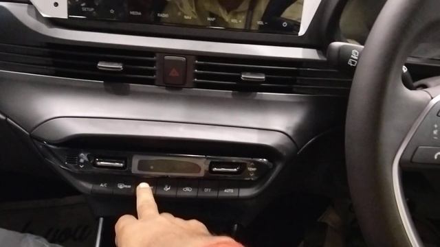 Hyundai New i20 Asta (O) 1.2 Starry Night 2023, Exterior or Interior Features Explain. смотреть онлайн