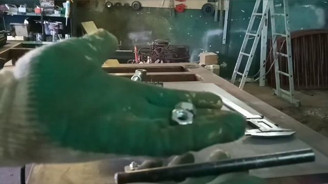 Простые тиски-зажим для мастерской смотреть онлайн