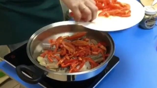 Минтай с овощами на сковороде WOK от iCook