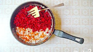 Летний борщ с кабачками