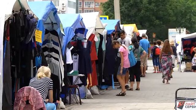 От дневника до ранца. Большая школьная ярмарка работает в  Благовещенске уже неделю смотреть онлайн