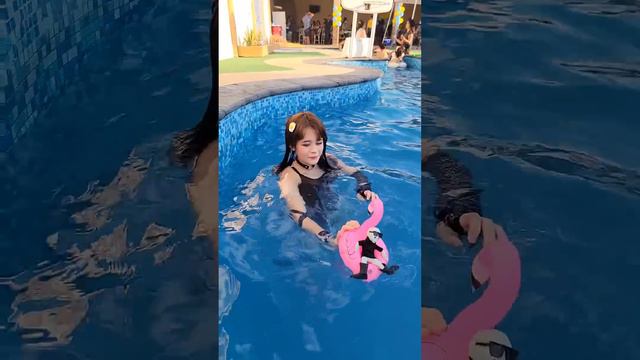 Esto es vida 😇 Nadando en la Piscina 😍 #piscina #agua #vacaciones #salvavidas #clavados #natación