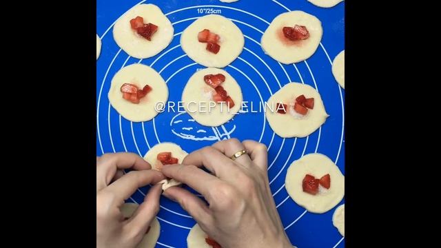 Вареники с клубникой: рецепт от Foodman.club смотреть онлайн