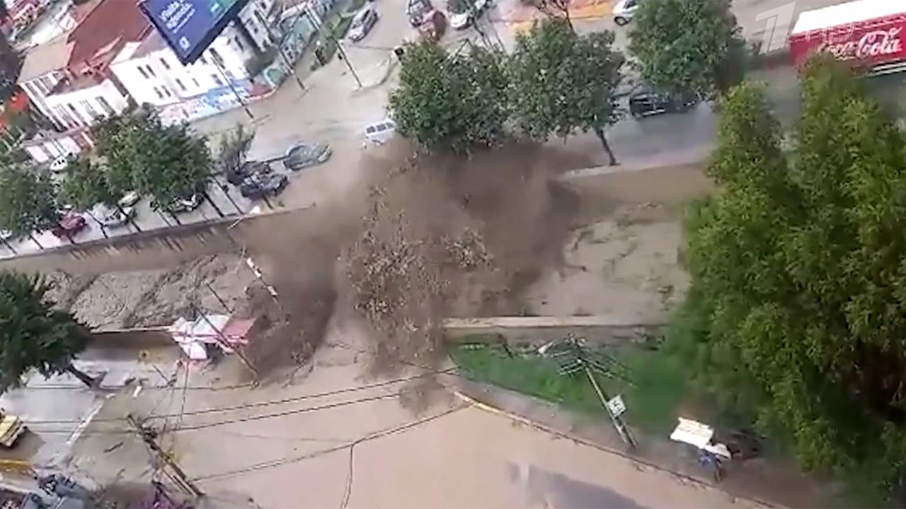 Разрушительная мощь стихии: в интернете шок вызвало видео из Боливии