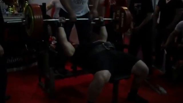 Роман Орешков жим лёжа без майки 260 кг на eurolifting 2012! смотреть онлайн