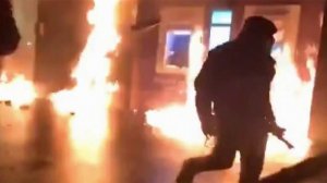 В Брюсселе демонстранты сожгли полицейский участок после гибели темнокожего мигранта
