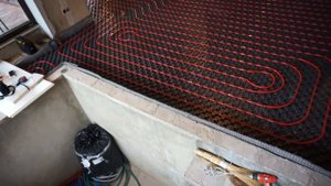 Водяной тёплый пол в бане . Трубы отопление REHAU