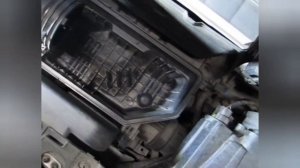 Замена воздушного фильтра в Киа Рио 3 (Kia Rio 3), Хендай Солярис (Hyndai Solaris).