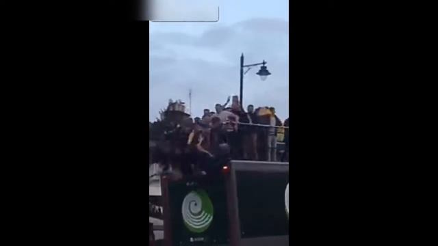 ЛЮДИ ПАДАЮТ С КРЫШИ ГРУЗОВИКА | ЖЕСТЬ | ИРЛАНДИЯ | 2019 смотреть онлайн