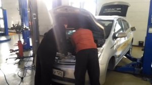 Как поменять снять двигатель на Тойота Приус