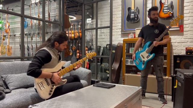 Fender JazzBass Ultra 5 Strings Review смотреть онлайн