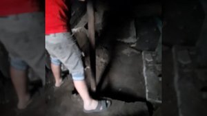 Бурение скважины в подвале частного дома своими руками за 2 минуты. Скважина дома. Скважина руками.