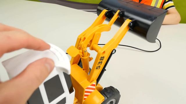 МАШИНКИ РАБОЧИЕ и Строитель Даник. Видео про машины: КРАНЫ, Погрузчики, Бульдозеры, Погрузчики и др смотреть онлайн